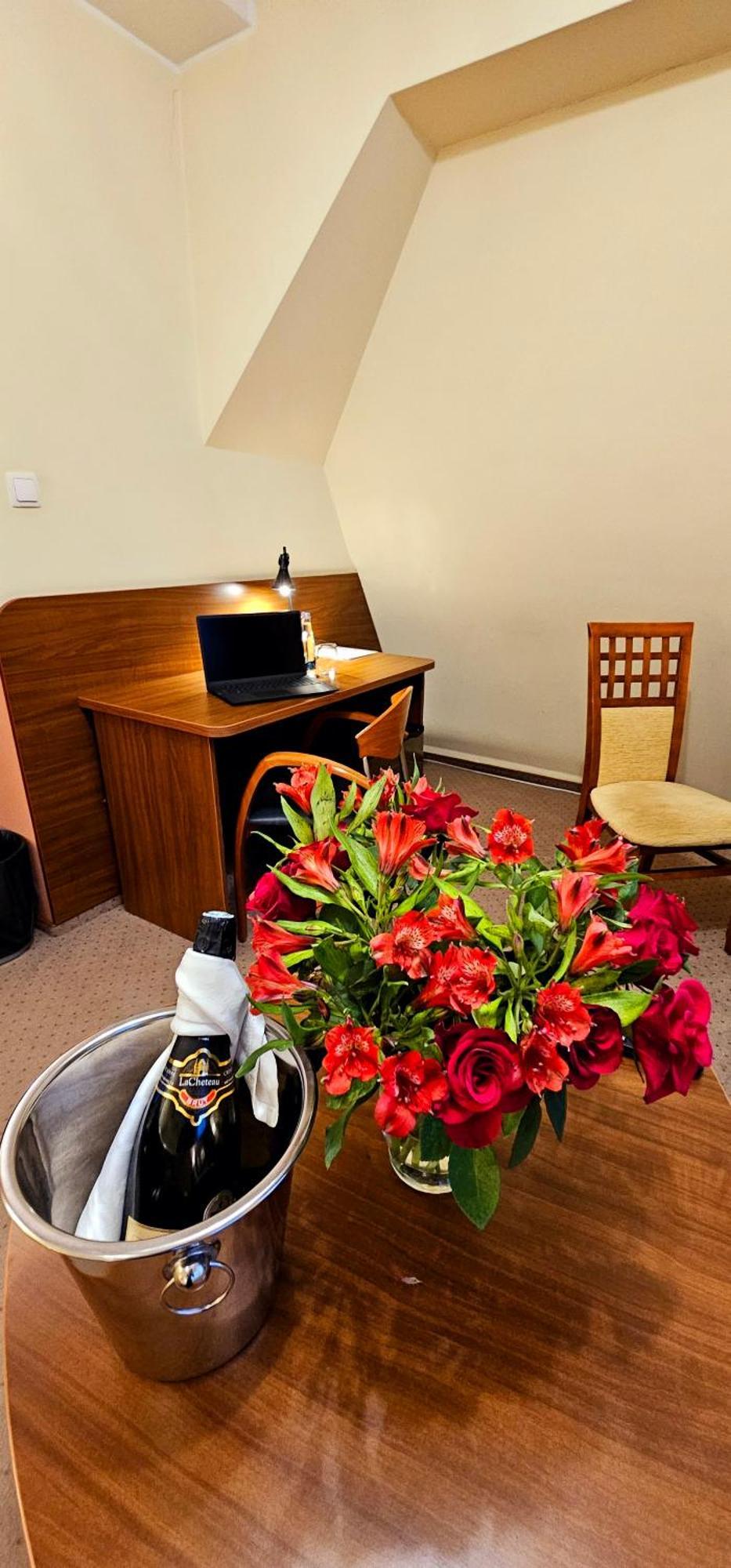 Hotel Siesta Σwiebodzin Εξωτερικό φωτογραφία