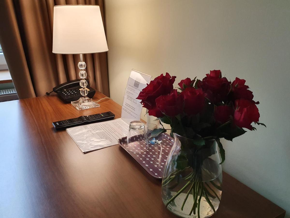Hotel Siesta Σwiebodzin Δωμάτιο φωτογραφία